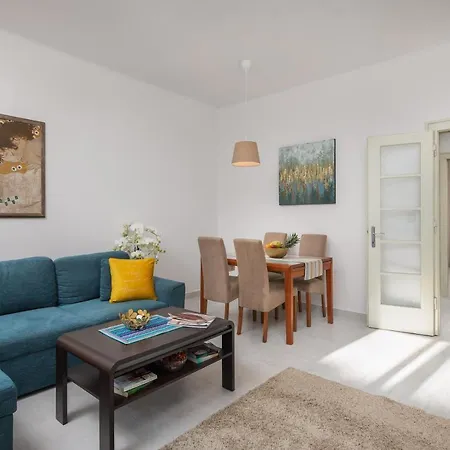 Sun Center Apartment Split
